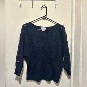 Dark blue quarter sleeve sweater